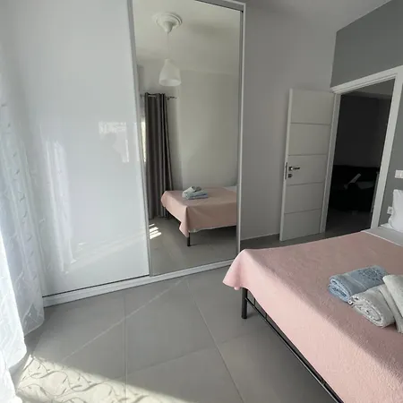 Iris Apartment Loutraki  Exterior photo