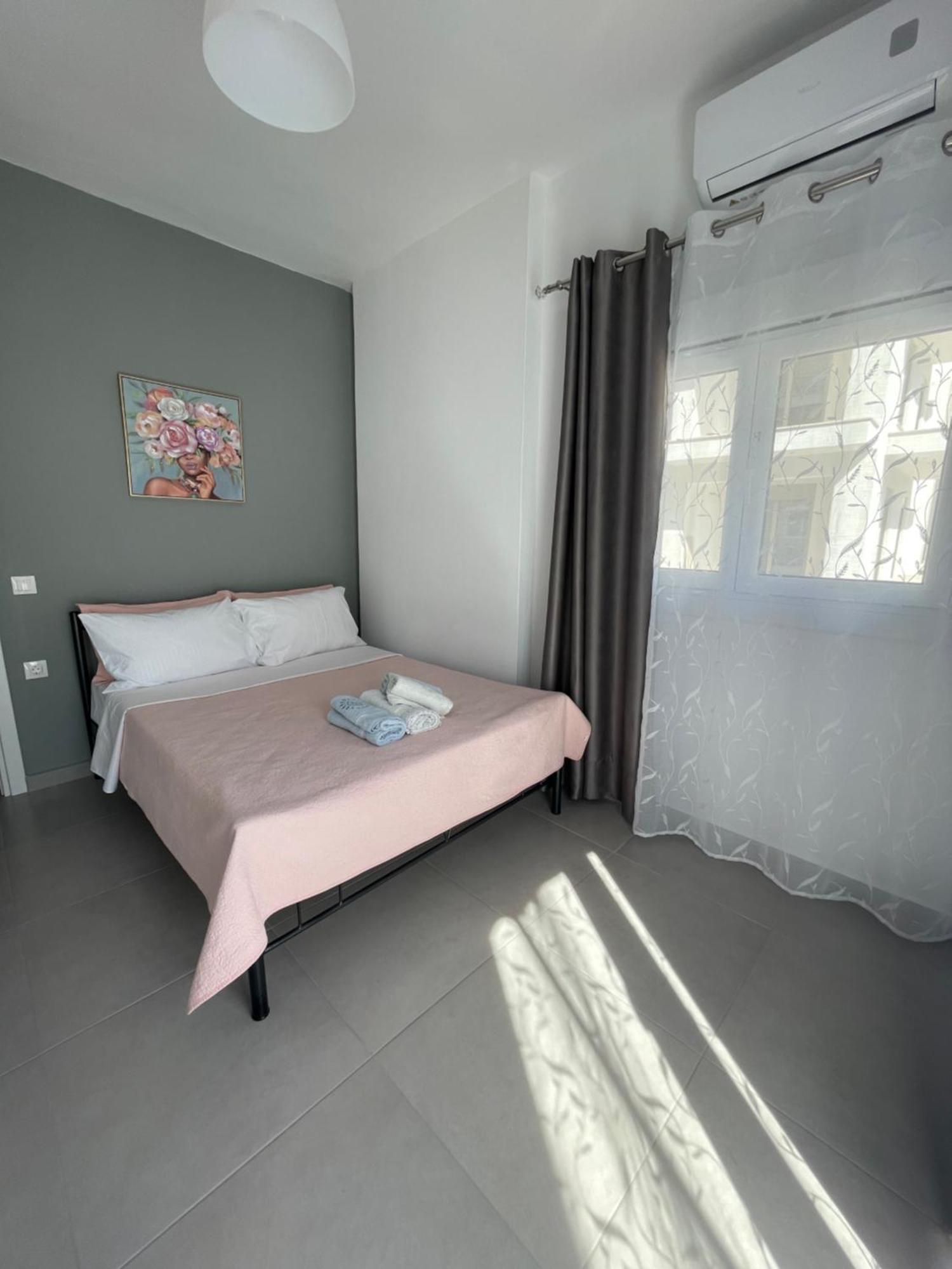 Iris Apartment *