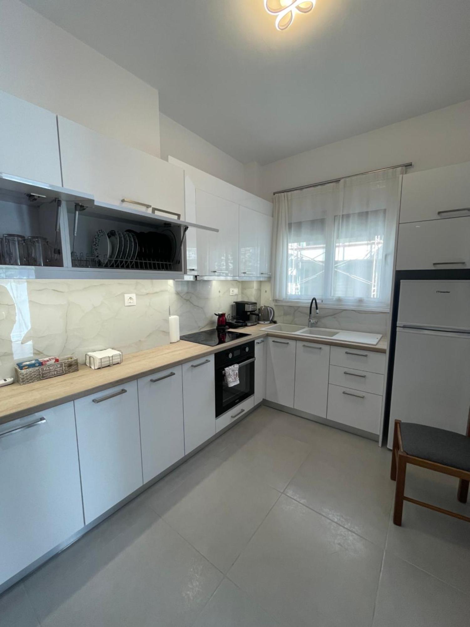 Iris Apartment *